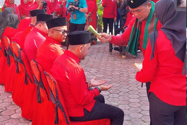 Caleg PDI Perjuangan Riau Ditepuk Tepung Tawar, Zukri: Bawalah Pesan Kebaikan ke Rakyat