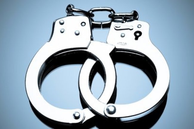 Polisi Ringkus Penjual Pakaian Bekas Mengacungkan Pisau ke Konsumen