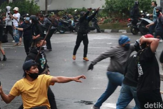 25 Tahun Krisis: Rakyat Ngamuk, Etnis Tionghoa Jadi Sasaran