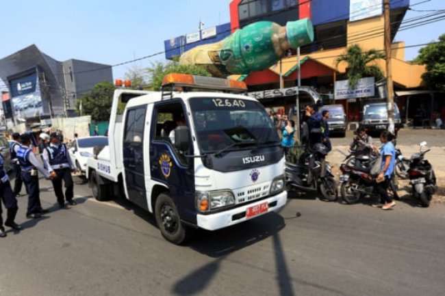 Demi Kabur dari Razia Parkir Liar, Pria Ini Gigit Petugas Dishub