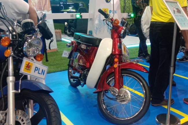 PLN Hiasi PEVS 2023 dengan Deretan Motor Konversi Listrik, Mulai dari Vespa Sampai C70