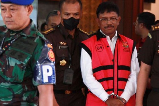 Jokowi Resmi Pecat Johnny Plate dari Kominfo usai Jadi Tersangka