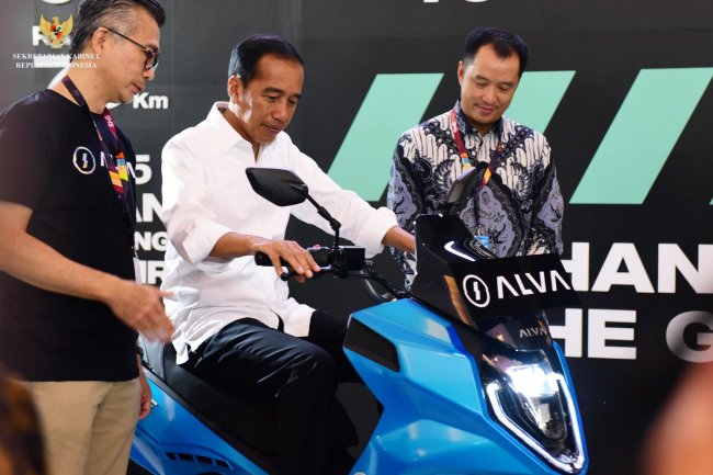 Buka IIMS 2023, Presiden Dorong Industri Otomotif Berorientasi Ekspor