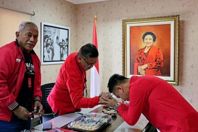 Tiba di PDIP, Gibran Rakabuming Sungkem ke Hasto