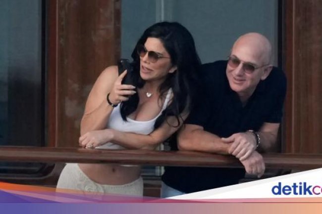 Jeff Bezos & Lauren Sanchez Tunangan, Pamer Cincin Berlian di Kapal Pesiar