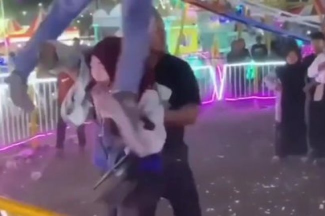 Viral Wanita Jatuh di Wahana Ombak Banyu, 'HP mulu, Harusnya Pegangan yang Benar'