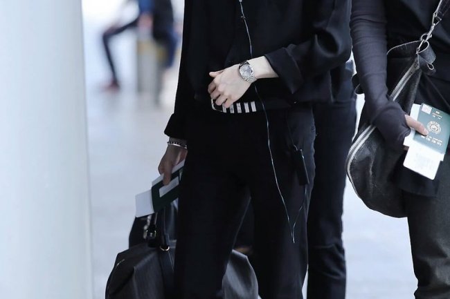 Fashion Airport Suga BTS saat Hendak Bertolak ke Jakarta Viral, Cuek Pakai Celana Pendek dan Sandal