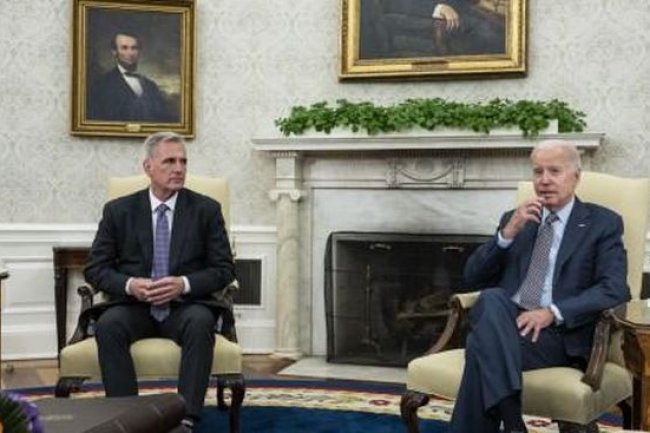 Fitch Ancam Turunkan Rating Sempurna Utang AS