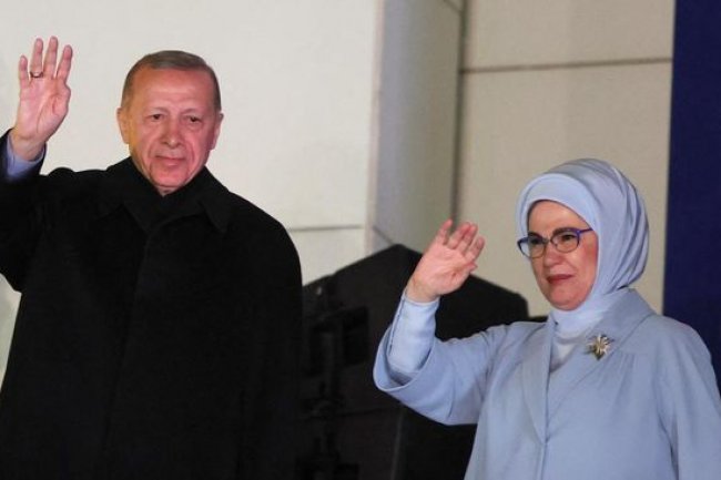 Turki Ngamuk! Charlie Hebdo Muat Gambar Erdogan Telanjang