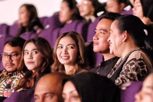 Puan dan Gibran Malem Mingguan: Belanja, Makan Malam dan Nonton Konser Dewa 19
