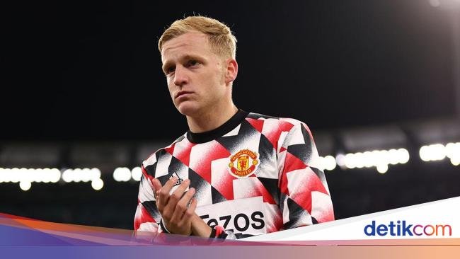 Apa Kabar Donny van de Beek? Sudah Mulai Pulih, nih!