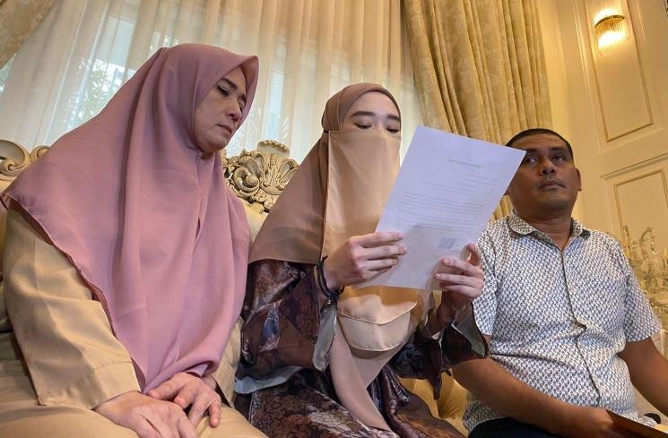 Akhirnya Muncul ke Publik, Wajah Inara Rusli Bikin Salfok meski Pakai Cadar