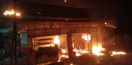 Dua Kios dan Tiga Rumah di Bekasi Hangus Terbakar, Satu Orang Terluka