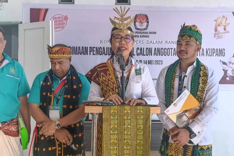 Ketika Sekretaris PKB Kota Kupang Menertawakan Pertanyaan Wartawan: Lawan Baca!