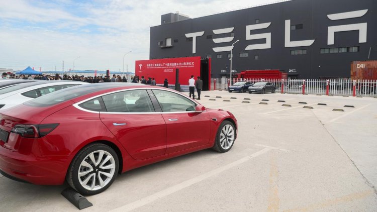 Pembaruan Software Mobil Listrik Tesla Bikin Konsumen Kecewa