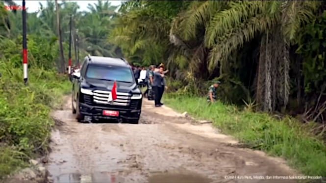 Mobil Baru Presiden Jokowi Lewat Jalan Rusak, dan Alasan Masa Berlaku SIM 5 Tahun