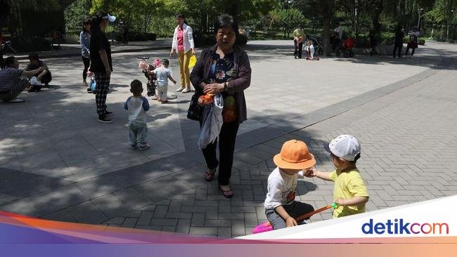 Angka Kelahiran China Makin Anjlok, Pakar Usul Pemerintah Beri 'Gaji Orang Tua'