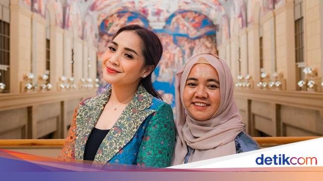 Foto Bareng Nagita Slavina, Mba Lala Bikin Salfok Pakai Tas Mirip Hermes