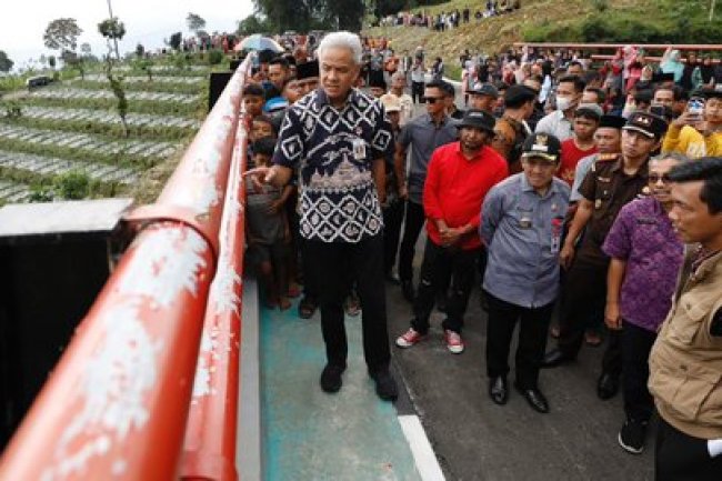 Dukung Wisata Sindoro-Sumbing, Ganjar Minta Kekurangan Jembatan Keseneng Dituntaskan