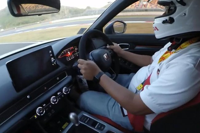 Menikmati Buasnya Performa All New Honda Civic Type R di Sirkuit Mandalika