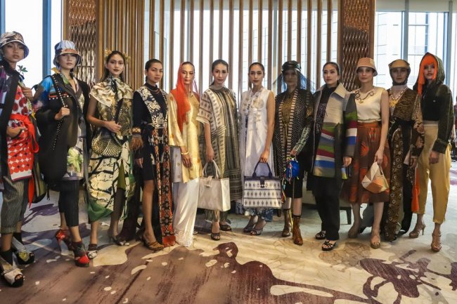 Spirit Para Pegiat Fesyen Lokal Promosikan Wastra Nusantara di Ajang Internasional