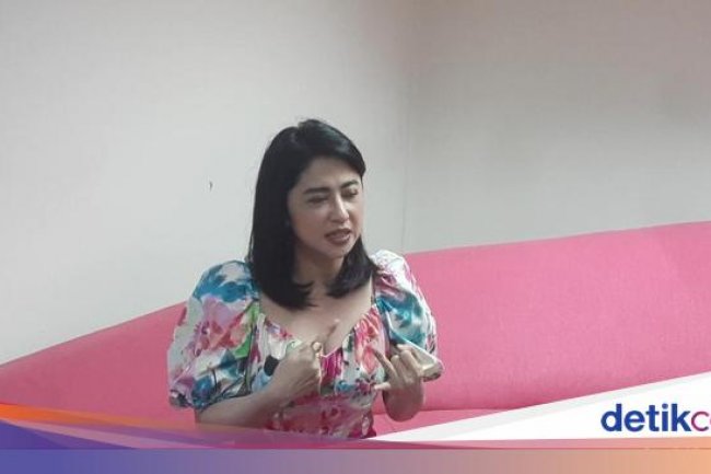 Respons Dewi Perssik Lihat Ibunya Digoda Banyak Pria