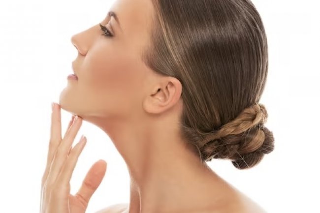 Enam Cara Mencegah Kerutan Leher, Pakai Sunscreen hingga Berhenti Merokok