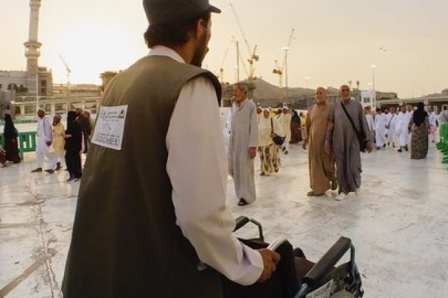Pakai Jasa Kursi Roda Ilegal, Jemaah Haji Lansia Dihentikan Penjaga Masjidil Haram
