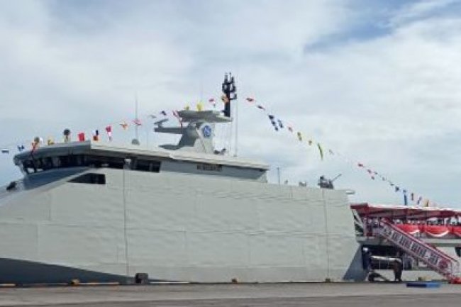 Belasan Armada Perang Asing Berlabuh di Makassar, Ada Apa?