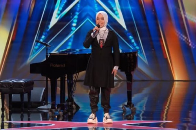 Ramai Dibahas, Apa Arti Golden Buzzer yang Diberikan Simon Cowell Untuk Putri Ariani?