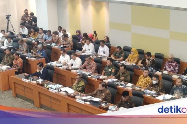 4 Menko Jokowi Hadiri Rapat Bahas Anggaran di DPR