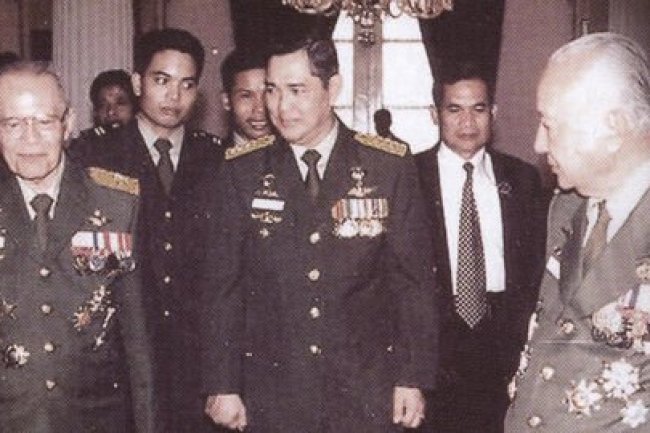 Barisan Jenderal Pendukung Soeharto dengan yang Berani Melawan