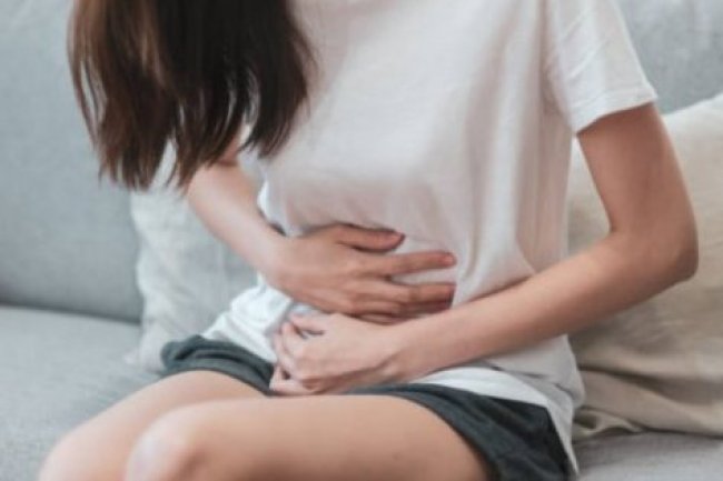 10 Penyebab Sakit Perut Sebelah Kanan dan Cara Mengatasinya