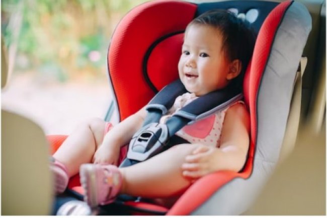 Berapa Umur yang Tepat untuk Anak Duduk di Kursi Depan Mobil?