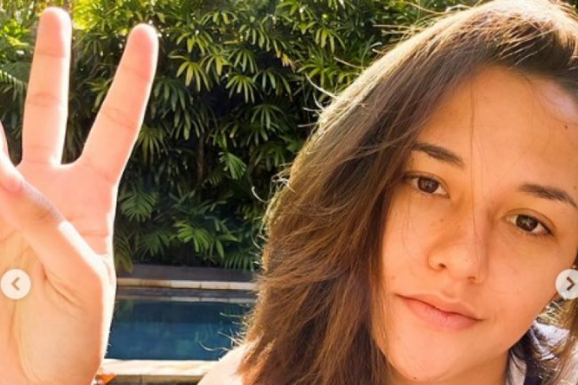 Dahlia Poland Posting Foto Selfie, Tatonya Bikin Salfok: Sedih Banget Artinya