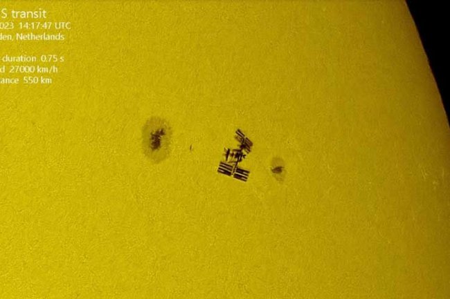 Terekam Detik-Detik Stasiun Luar Angkasa Internasional Melintasi Bintik Matahari