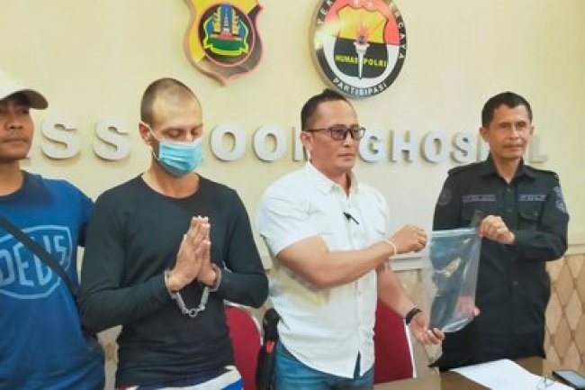 Alasan Bule Amerika Rusak Mobil Polisi Karena Kelaparan Jadi Gelandangan di Bali