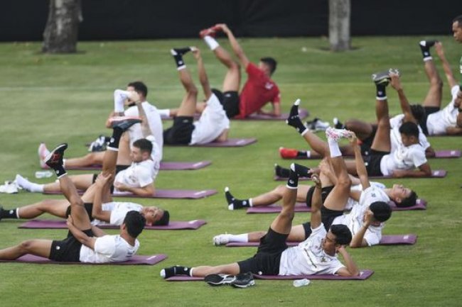 FOTO: Kain Hitam di Latihan Timnas Indonesia Jelang Lawan Argentina