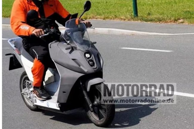 Skutik Listrik KTM Mulai Uji Jalan, Perawakannya Bergaya Maxi