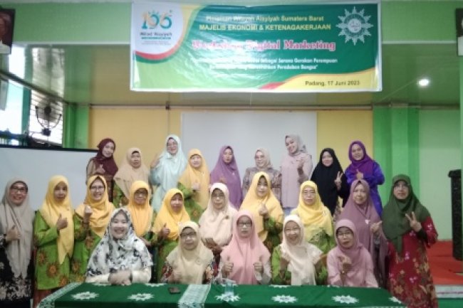 Gelar Workshop Digital Marketing, Ketua PWA Sumbar Dr. Syur'aini Tekan Pentingnya Perempuan Bekemajuan Menguasai Teknologi Informasi dalam Cerahkan Peradaban Bangsa