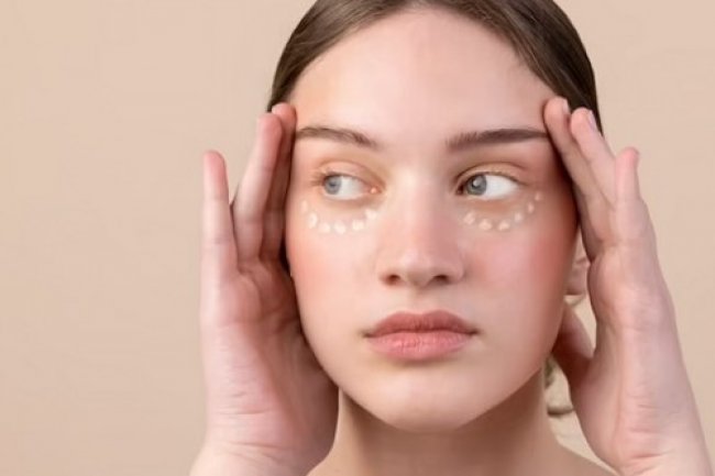 Jangan Gunakan 8 Bahan Ini di Bawah Mata, Bisa Sebabkan Iritasi hingga Kulit Mengelupas