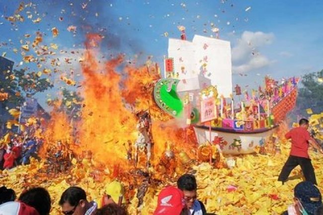 Festival Bakar Tongkang di Rokan Hilir dan Sejarah Kedatangan Etnis Tionghoa