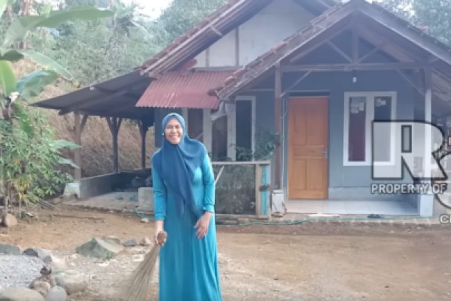Pensiun dari Stasiun TV Swasta, Wanita ini Tinggal di Hutan Rumah Beli dari AL