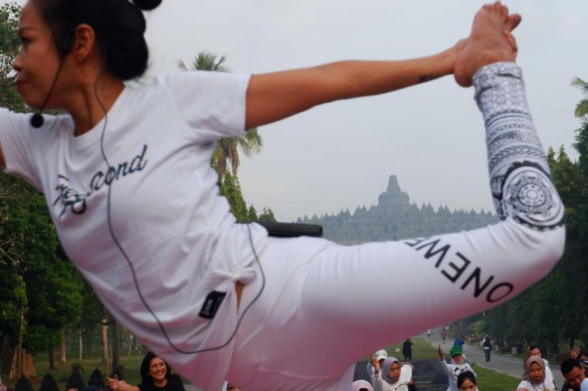Peringatan Hari Yoga Internasional di Candi Borobudur