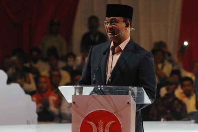 Kepercayaan Jawa & Momen Anies Baswedan Pegang Tongkat Pusaka Pangeran Diponegoro