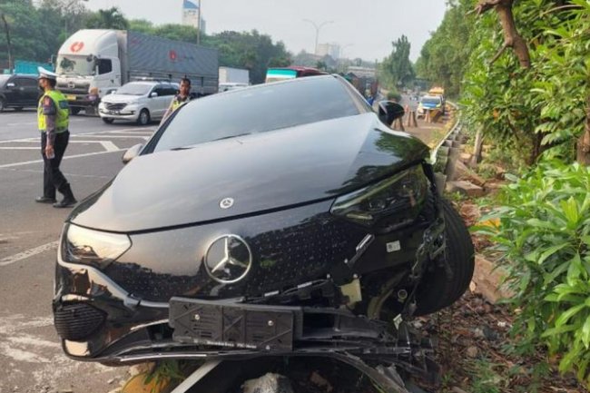 Soal Kecelakaan di Tol, Mercedes-Benz Pastikan Tidak Ada Masalah di Mobil Listrik EQE