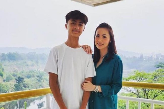 7 Potret Tampan Bintang Anak Christy Jusung dan Hengky Kurniawan yang Tingginya Melebihi Ibunda