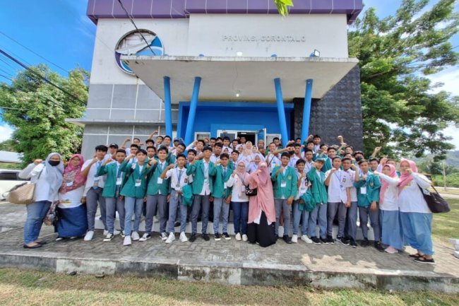 Siswa SMKN 1 Belajar Teknologi Informasi di Diskominfotik Gorontalo