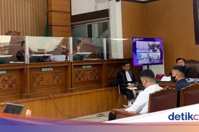 Mario Dandy Tetap Tak Pakai Kemeja Putih Meski Sudah Ditegur Jaksa