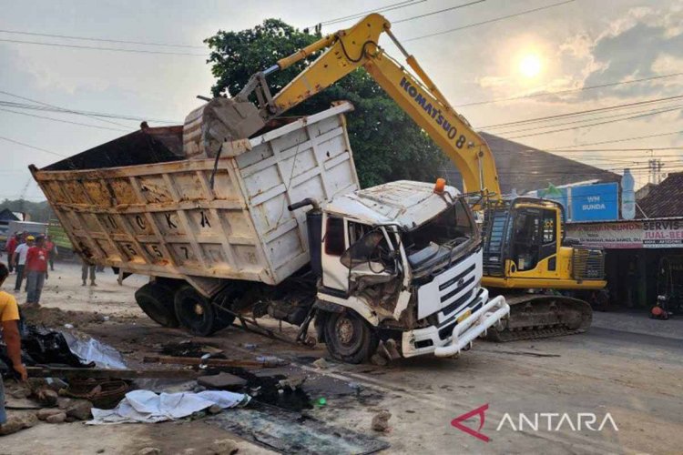 2 Orang Meninggal Dunia dalam Peristiwa Kecelakaan di Semarang